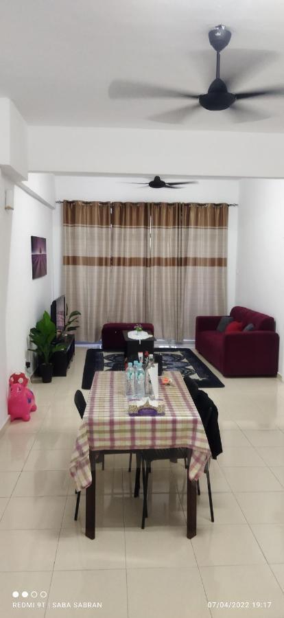 D'Zara Homestay Сепанг Екстериор снимка